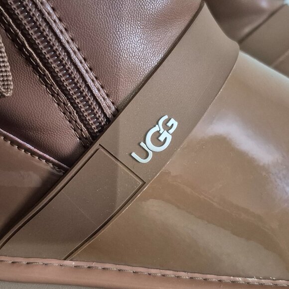 UGG cute mini boots perfect for winter - Picture 3 of 8